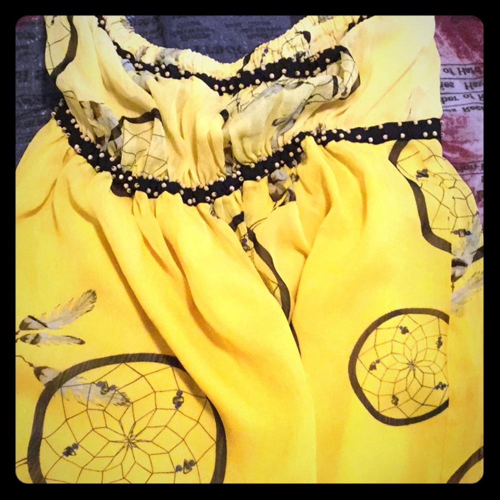 Yellow strapless shirt